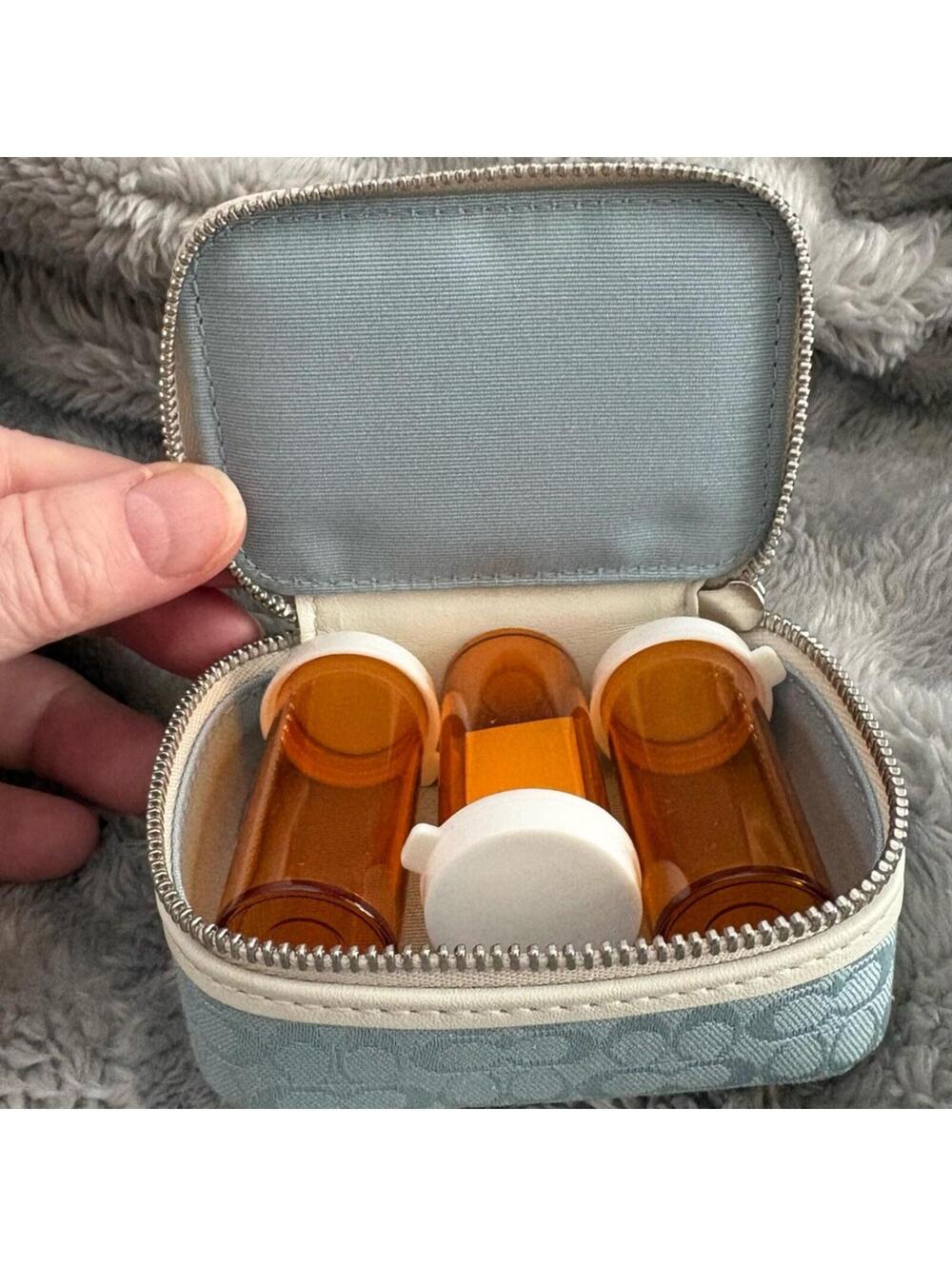 Vintage & very rare COACH 3 pill case. Light Blue Monogram "C". Size is 4" X 3". - Picture 3 of 4